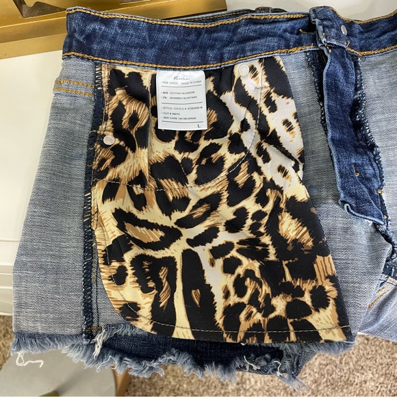 KanCan Dark Wash denim shorts w/ leopard pockets L - Picture 9 of 11